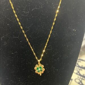 Clover Necklace the clover spins